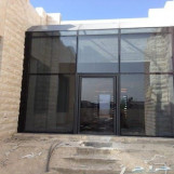 تركيب زجاج سكريت وصيانه أبواب وتركيب شورات ودربزين ومرايا وتوريد زجاج وتركيب وجهات ادوار ومكاتب ومطاعم وجميع اعمال الزجاج التواصل ع الرقم 0546469883 